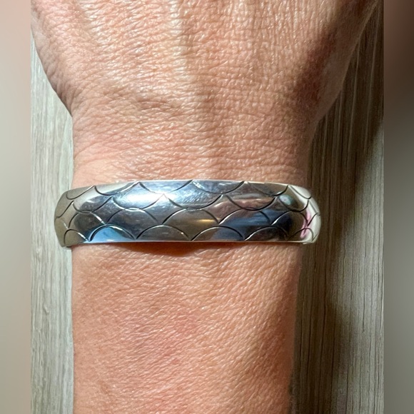 Vintage Handmade Designer Signed JH Wilson Sterling Silver Etched Cuff Bracelet - Picture 8 of 8